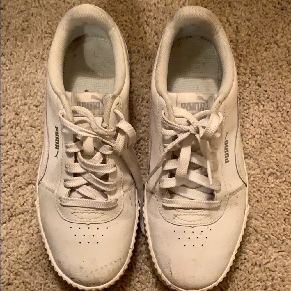 white puma sneakers